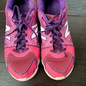 Bright pink New Balance 100’s running/ athletic shoes size. 6.5 good condition